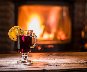 Hot mulled wine with orange slice, cloves and cinnamon stick.