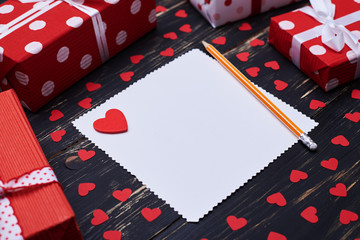 Unfilled card with heart and pencil
