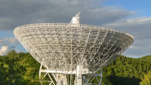 A time lapse zoom shot from the giant Effelsberg 100-m Radio Telescope. 11833
