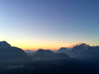 S&uuml;dtiroler Berglandschaft im Sonnenaufgang / Sella und Marmolada 
