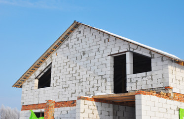 Winter construction.  Winter Home Building.