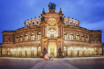 Obraz premium Semperoper Dresden Abendstimmung