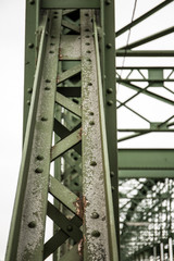 Obraz premium structure of old rusty iron bridge