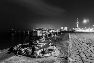 Deutschland, Bremerhaven, Anleger, Poller, Monochrom, Tau, Tauwerk, Hafen