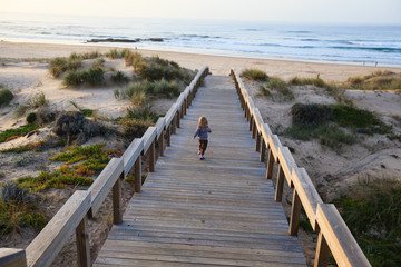 Little kid running to the beach 