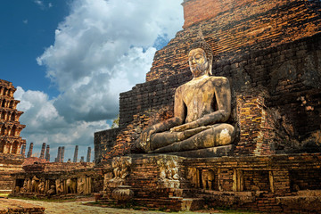 Fototapeta premium Ancient buddha statue. Sukhothai Historical park.