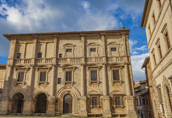 Fototapeta na wymiar Old building in Montepulciano