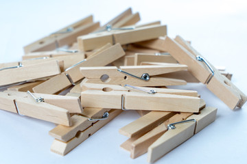 Wäscheklammer / viele Wäscheklammern aus Holz
