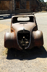 Geisterstadt - abgebranntes Auto