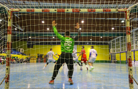 balonmano portero brazos en alto U84A3243-f17