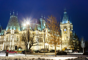 Fototapeta na wymiar The Palace of Culture at night