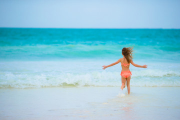 Fototapeta premium Little girl at beach during summer vacation