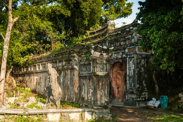 Naklejka premium Beautifully designed gate in Hue Imperial Palace