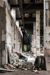 Fototapeta na wymiar ein altes Fabrikgebäude kurz vor dem Abriss