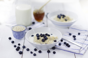 Porridge with fresh blueberries