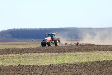 Obraz premium Naberezhnye Chelny, Russia - May 12, 2015: Planting in the field
