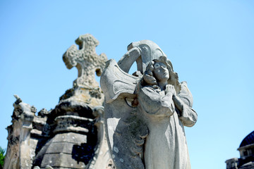 Obraz premium A monument on the cemetery of Holy Spain