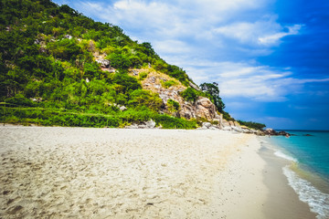 Fototapeta na wymiar The white sand on the beach of the Koh Rin island near the Pattaya, Thailand