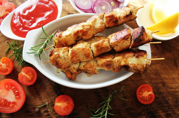 Grilled chicken kabob with lemon, sauce, onion