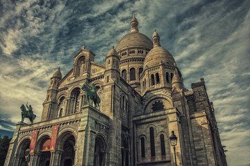 Fototapeta na wymiar Sacre Coeur basilica in Montmartre Paris