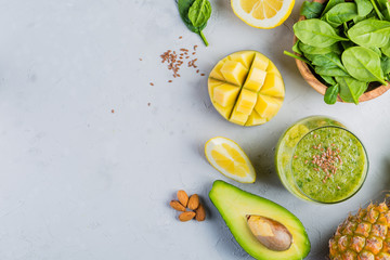 Green smoothie and ingredients