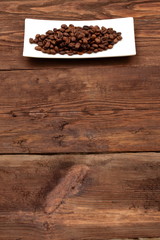 Fototapeta na wymiar Ziarna kawy w naczyniu