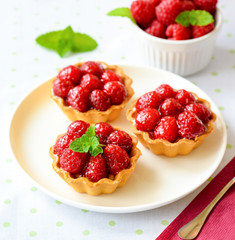 Cupcake with raspberries and mint