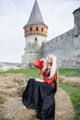 Obraz premium blonde woman near castle