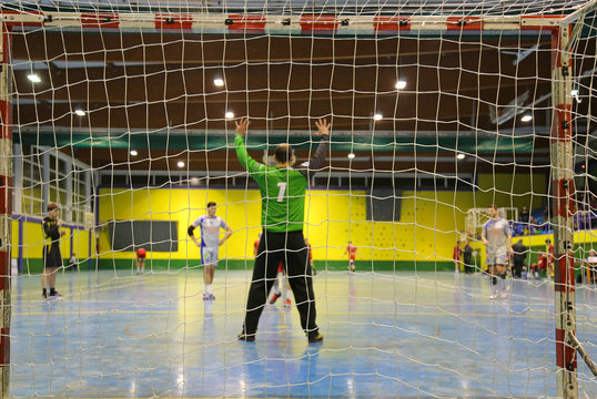 balonmano portero preparado para parar un penalti U84A3182-f17