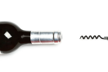 Botella de vino tinto sobre fondo blanco aislado. Vista superior y de cerca. Copy space