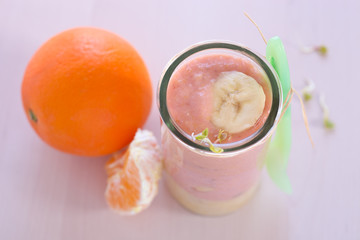 Früchte Smoothie mit Banane und Orange
