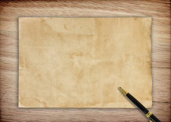 note paper and pen on wooden background
