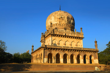 Obraz premium Historic Quli Qutbshahi tombs in Hyderabad, India