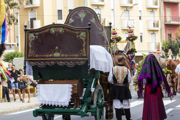 SELARGIUS, ITALIA -  SETTEMBRE 13, 2015: Antico sposalizio selargino - Sardegna