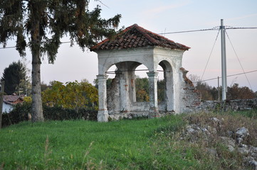 Naklejka premium Autumn colors between villages and vineyards