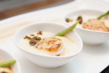 Grilled sea scallop with cream sauce
