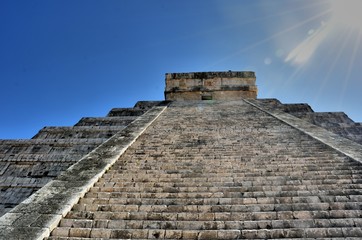 Fototapeta na wymiar Steep steps leading up chichen itza temple in bright sun