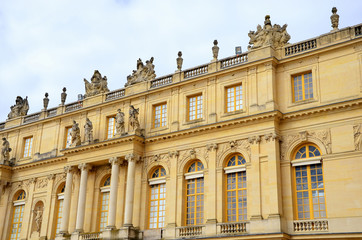 Fototapeta na wymiar The Chateau de Versailles palace near Paris