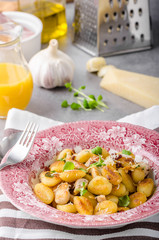 Roasted gnocchi with chicken