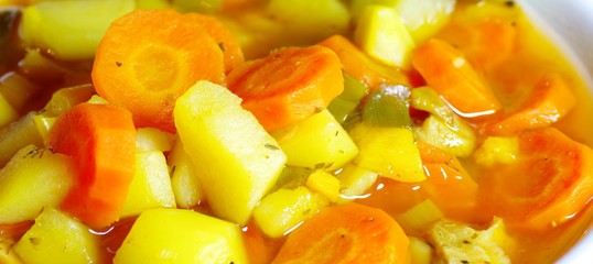 Eintopf mit Kartoffeln und Karotten