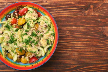 Low carbs Tuna Avocado Salad in glass bowl.