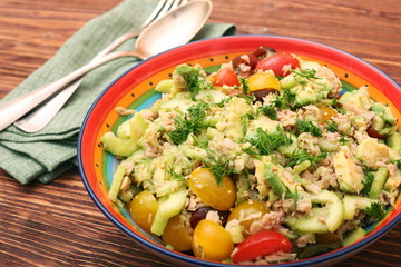 Low carbs Tuna Avocado Salad in glass bowl.