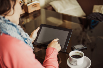 A girl sits in cafe and working on my laptop online