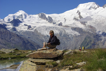 Fototapeta premium SCHWEIZ-SAAS-FEE - Wanderparadies unter Gletschern - Kreuzbodensee