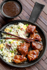 porc au caramel et riz frit 6