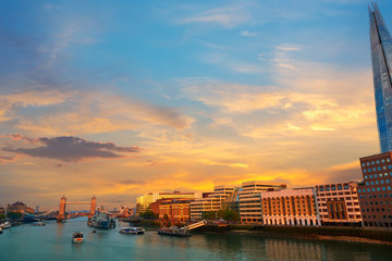 Fototapeta premium London The Shard building at sunset