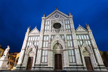 Fototapeta na wymiar front view of Basilica di Santa Croce in night