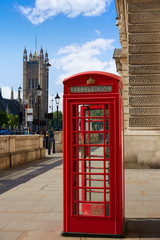 Fototapeta na wymiar London old red Telephone box