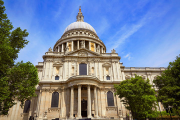 Fototapeta na wymiar London St Paul Pauls Cathedral in England