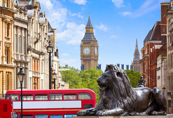 London Trafalgar Square in UK - obrazy, fototapety, plakaty